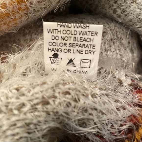 Women’s Lash Tribal Sweater - Picture 8 of 8